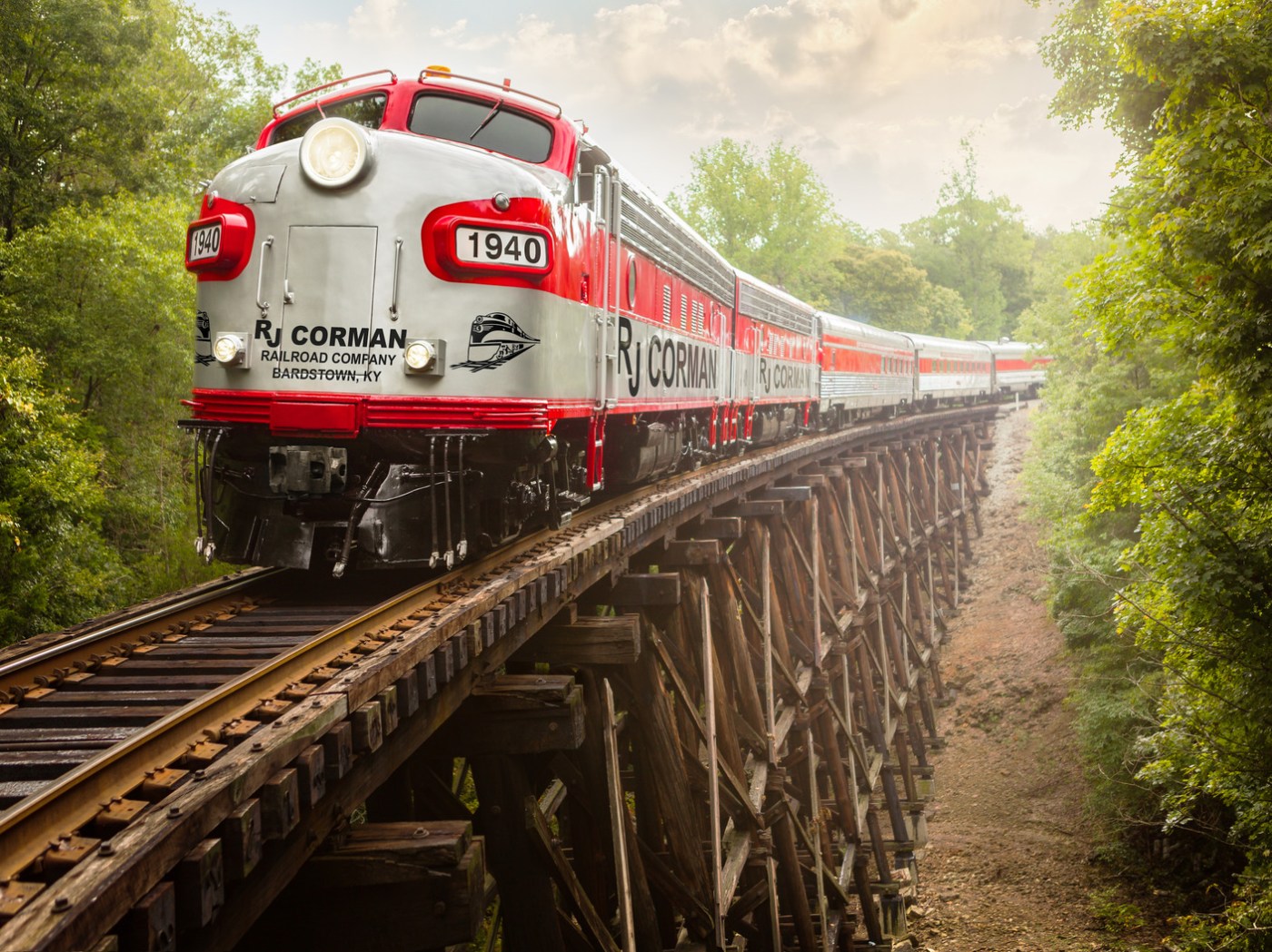 RJ Corman train on bridge